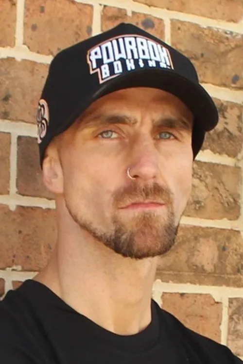 Tyson Lantry interpretando a Self