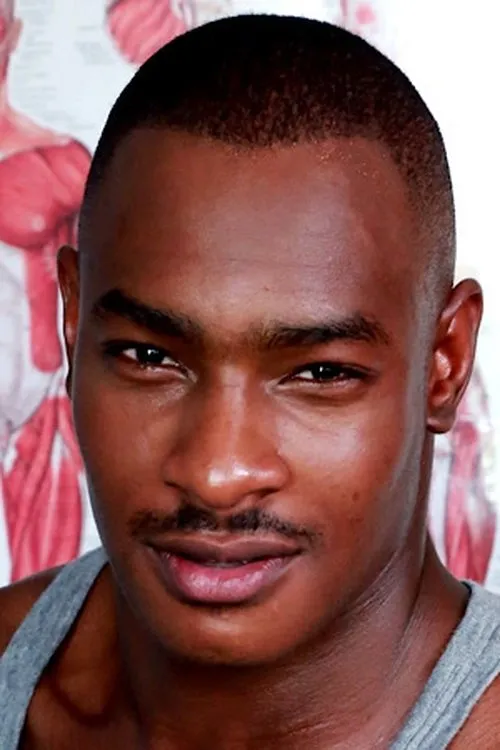 Tyson Tyler interpretando a 