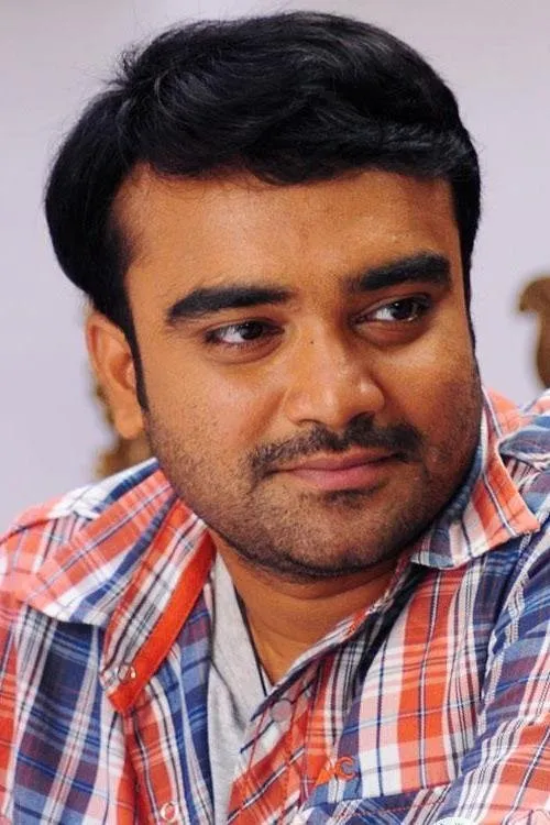 Udhaya interpretando a 