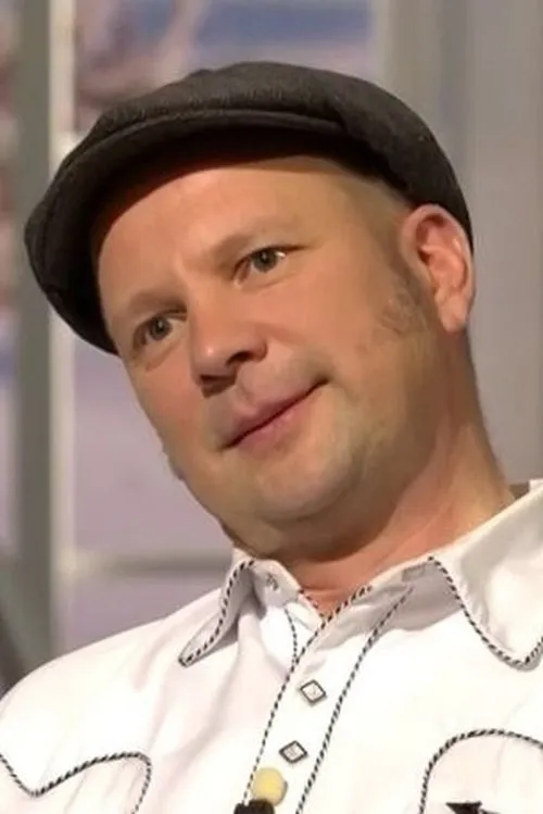 Mihkel Raud ha trabajado con Ülari Kirsipuu en 2 ocasiones