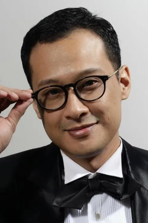 Uli Herdinansyah interpretando a Ronny