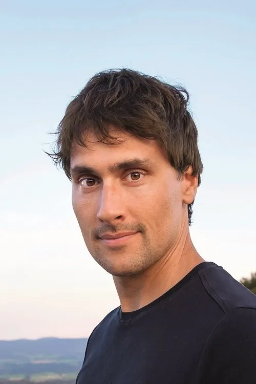 Uli Kunz interpretando a Himself