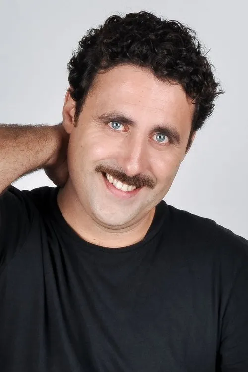 Ulisses Ceia interpretando a Filipe