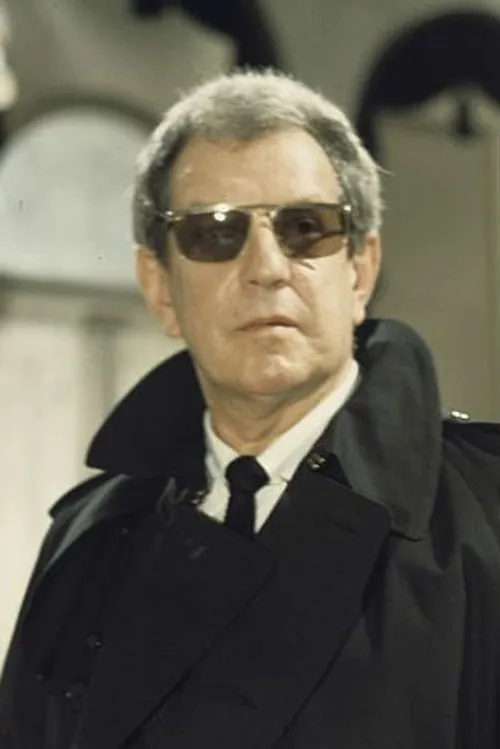 Ullrich Haupt interpretando a Bob Hartau