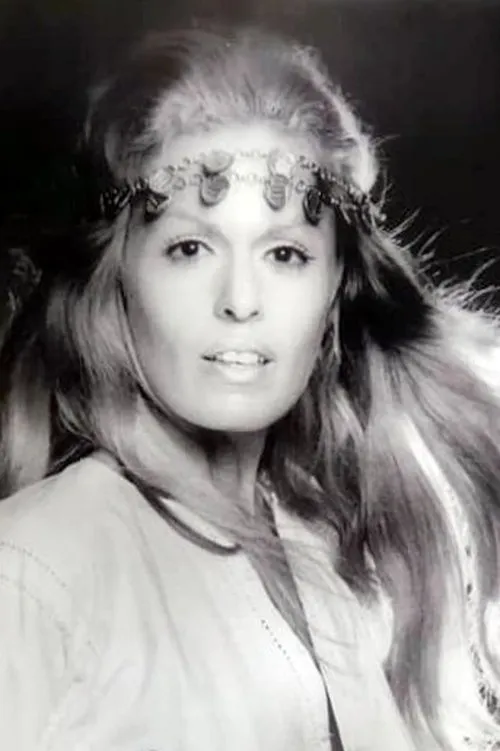 Ultramax interpretando a Mother