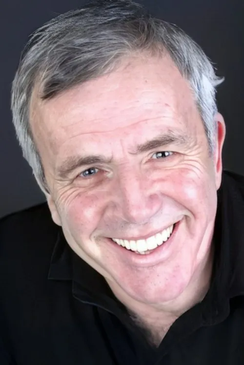 Ulvi Alacakaptan interpretando a 