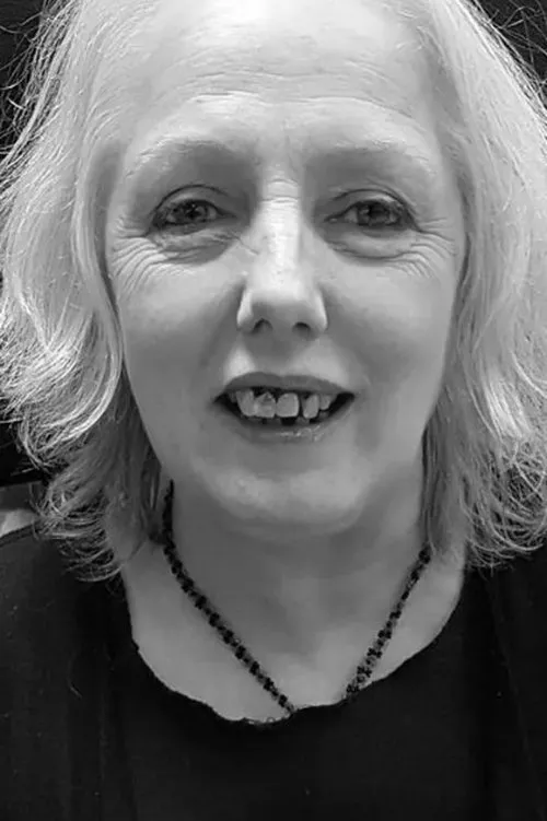 Una Baines interpretando a Herself