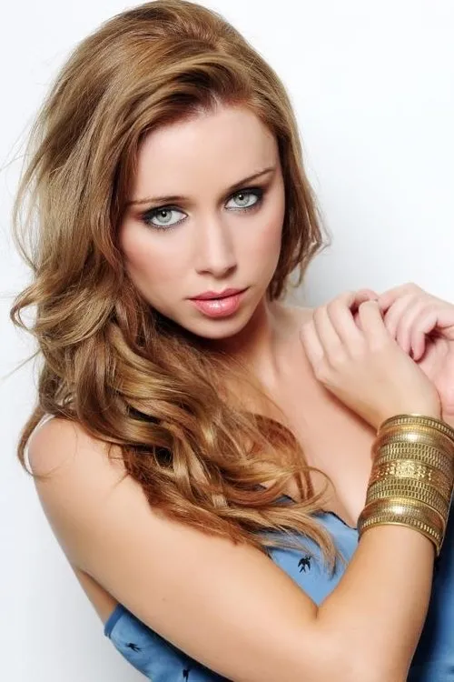 Una Healy interpretando a