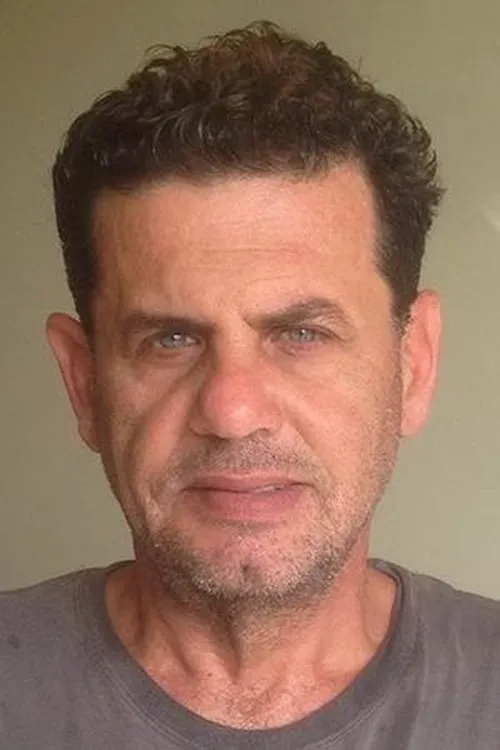 Uri Klauzner interpretando a Moshe Ben Moshe