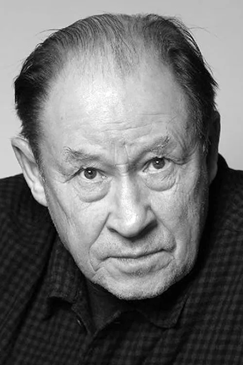 Юрий Ицков interpretando a Lucheni