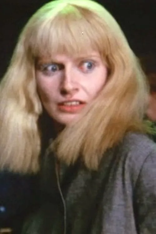 Ursula Flores interpretando a Albina