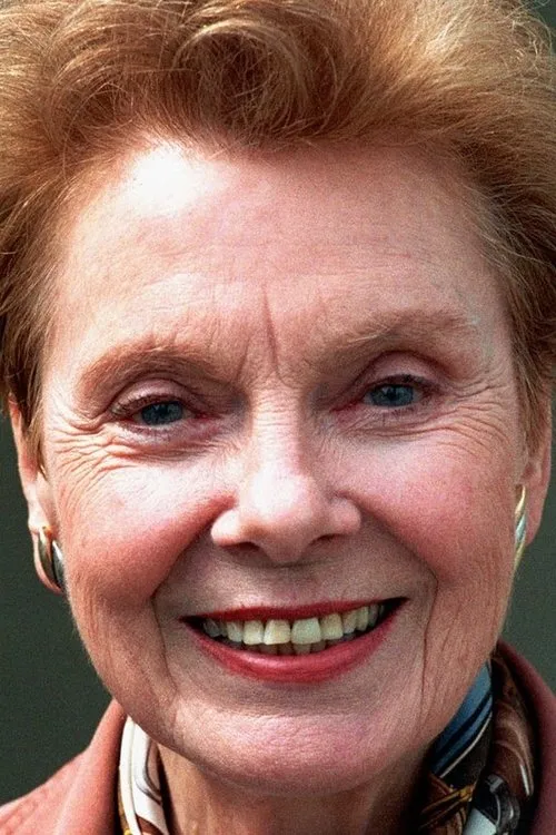 Ursula Ludwig interpretando a Aunt Edna