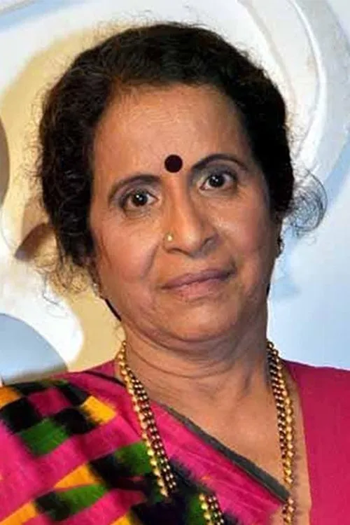 Usha Nadkarni interpretando a Kalawati Savkar