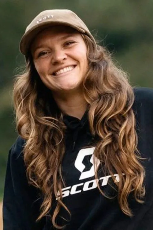 Hannah Bergemann ha trabajado con Vaea Verbeeck en 1 ocasiones