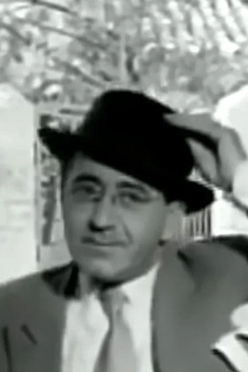 Vagelis Sakainas interpretando a Harilaos