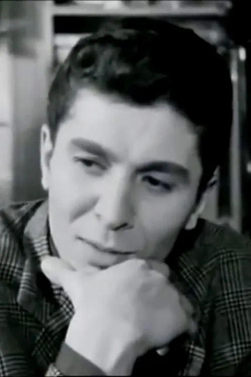 Vagelis Seilinos interpretando a Vagelis