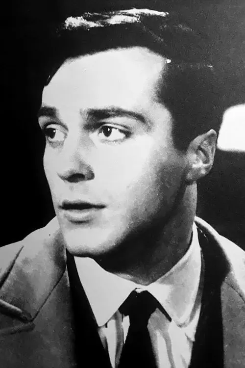 Vagelis Voulgaridis interpretando a Giorgos