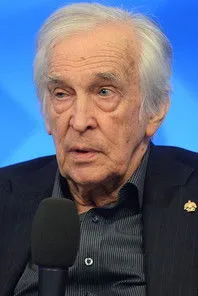 Pia Ahrenkilde Hansen ha trabajado con Valentin Falin en 1 ocasiones