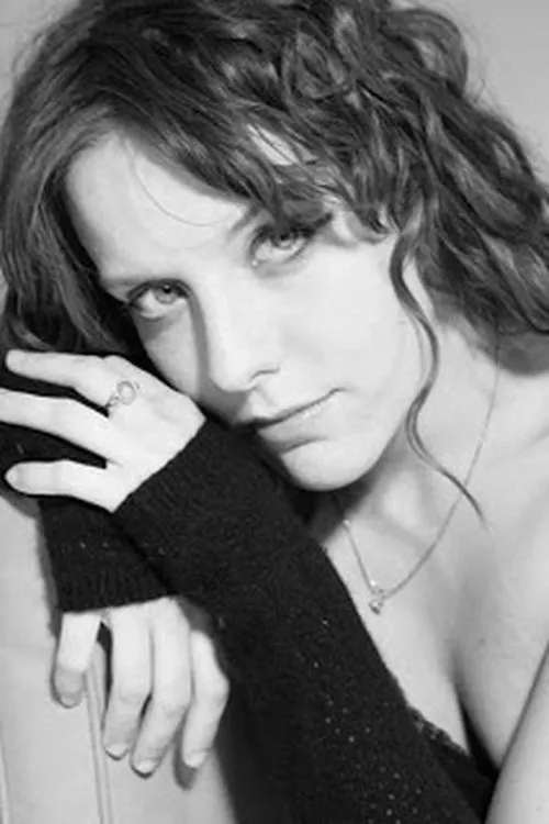 Valentina Idini interpretando a Chicca