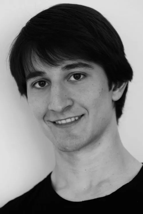 Valentino Zucchetti interpretando a Principal Dancer (Golden Hour) / Dancer (Flight Pattern)