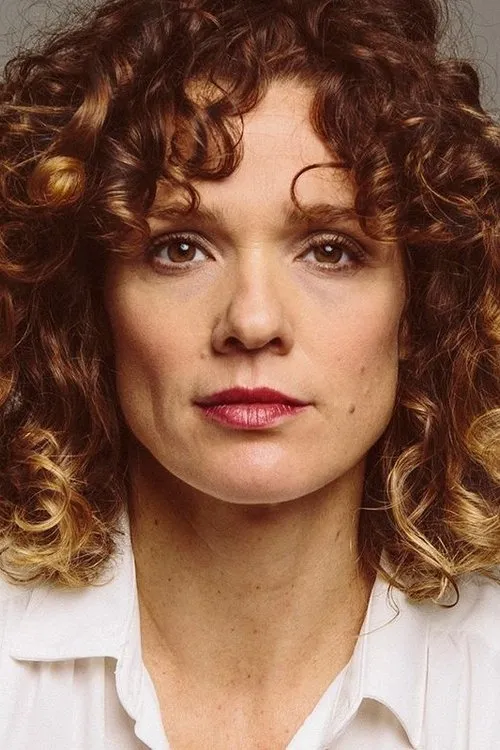 Valeria Alonso interpretando a Chica suicida