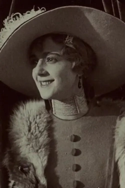 Valeria Creti interpretando a Helène de Brian