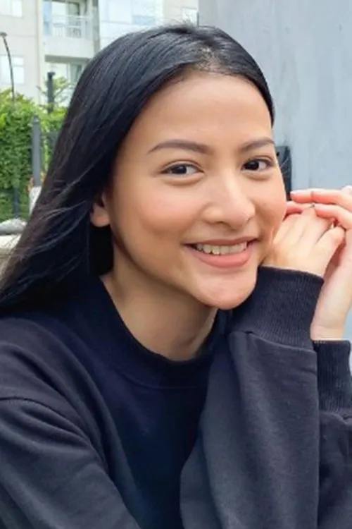 Valeria Stahl — personaje: Dian Ayu Widyawati