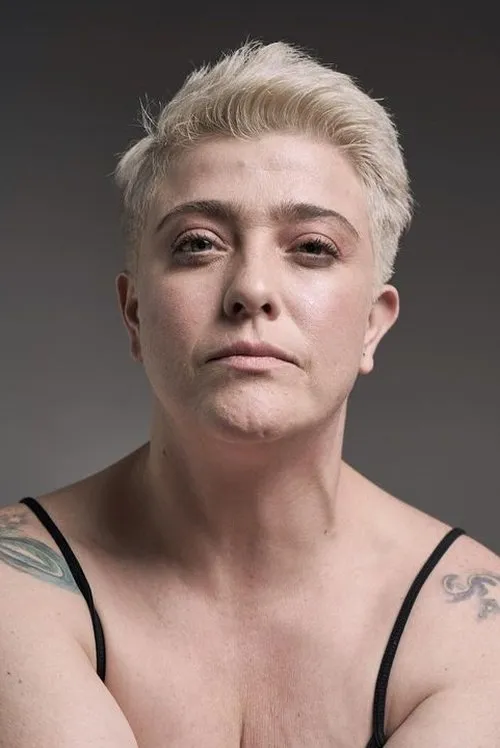 Valeria Vera interpretando a Alex