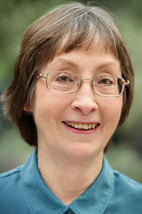 Valerie Minifie interpretando a House Servant