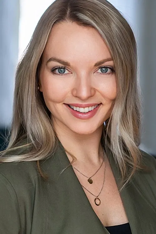 Valérie Roy interpretando a Receptionist