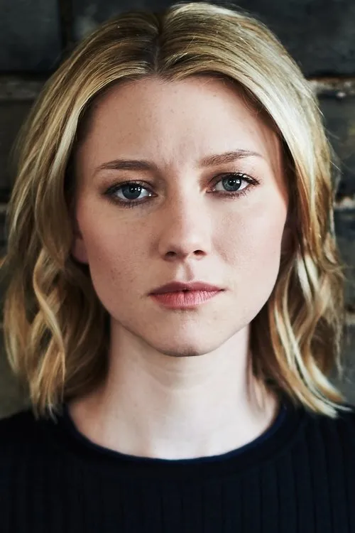 Valorie Curry interpretando a Self