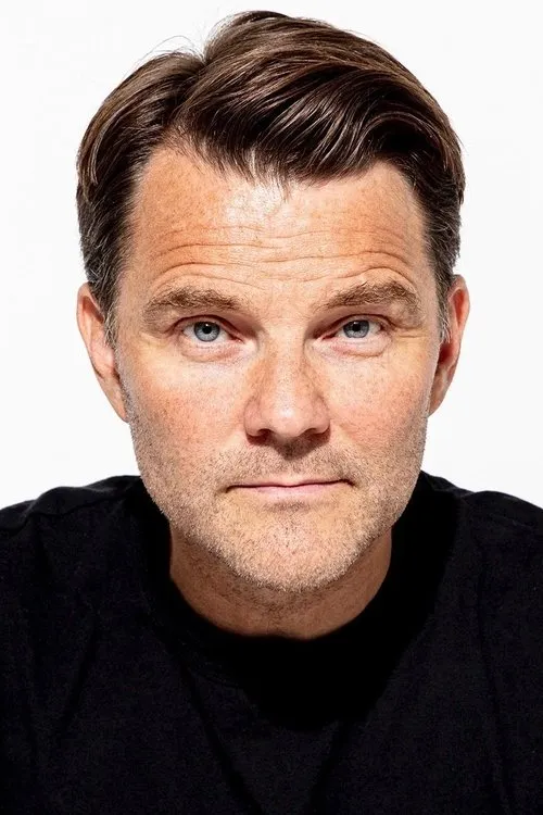 Valur Freyr Einarsson interpretando a Arnar