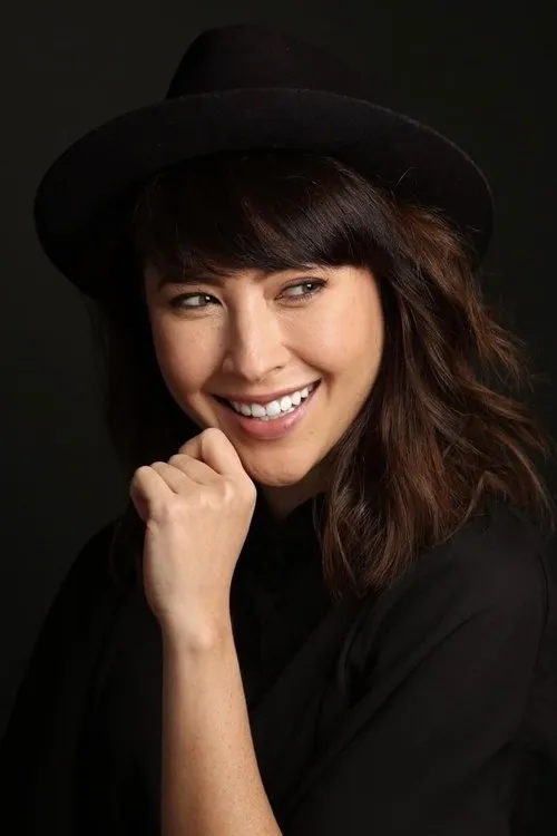 Vanessa Emme interpretando a Louise