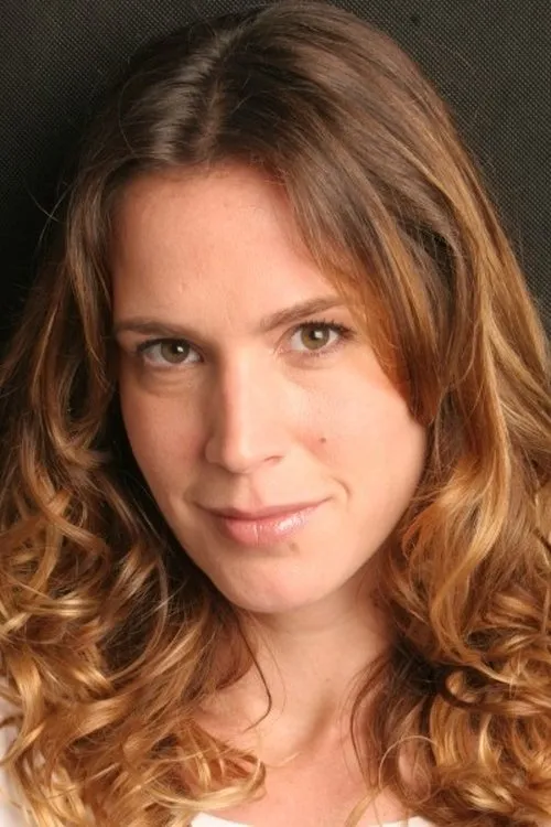 Vanessa Lóes interpretando a 