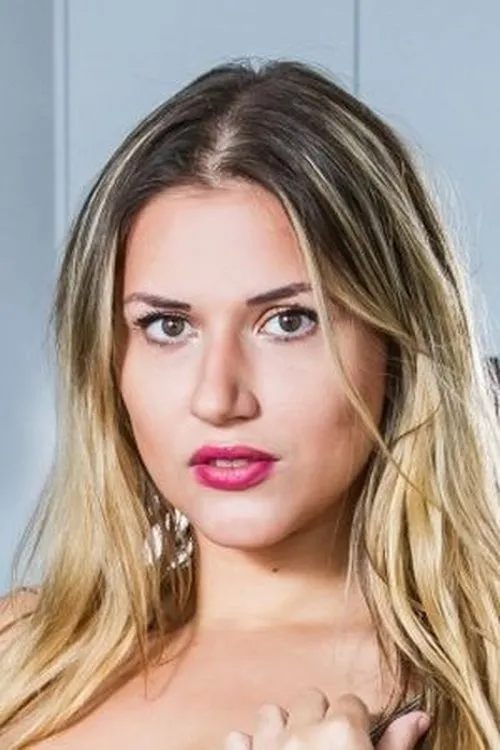 Vanessa Sierra interpretando a 