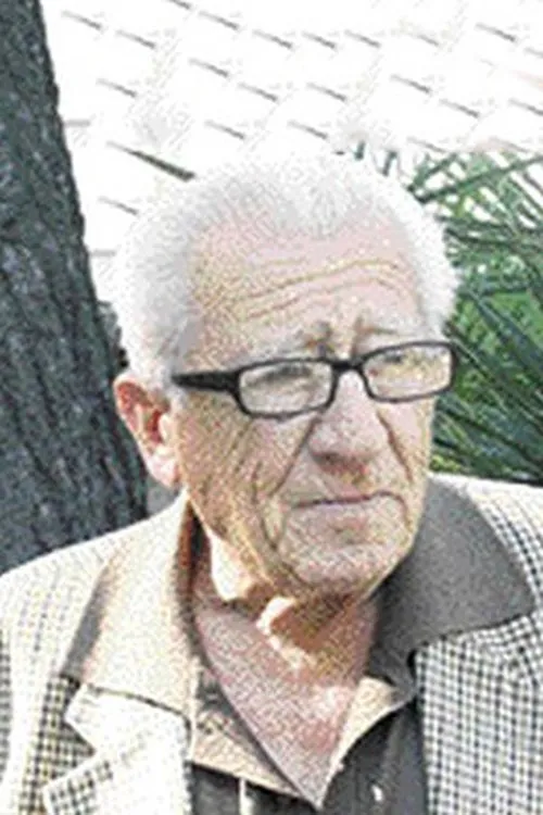 Vangelis Kommatas interpretando a Old Man