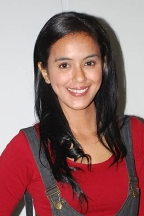 Varissa Camelia interpretando a Sisi