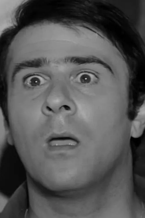 Vasilis Malouhos interpretando a Babis