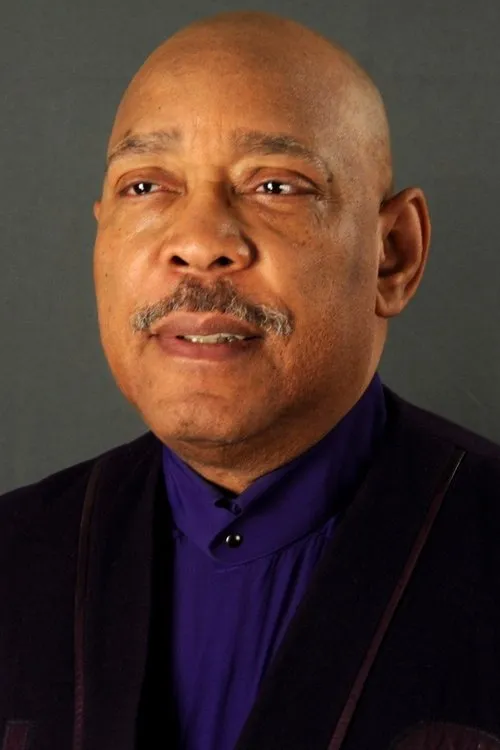 Vaughn Harper interpretando a Father