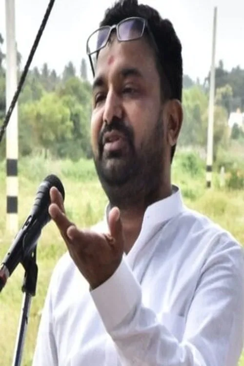 Veerendra Babu interpretando a Vijay