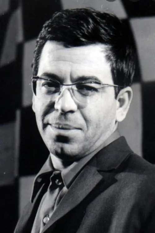 Veli Chaushev interpretando a 