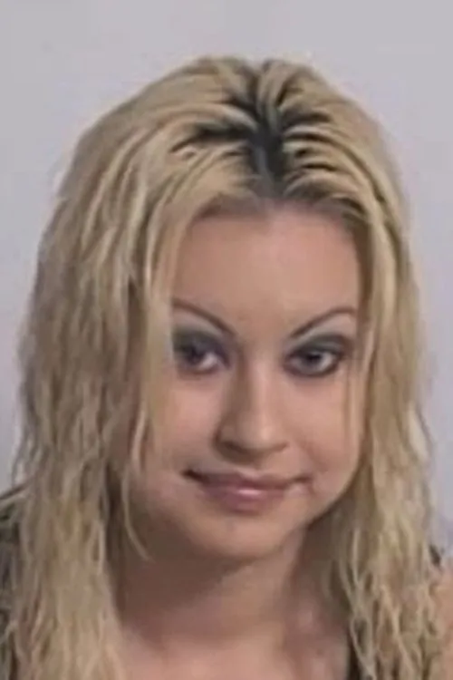 Venus Shy interpretando a