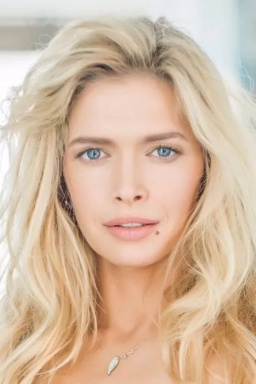 Вера Брежнева interpretando a herself