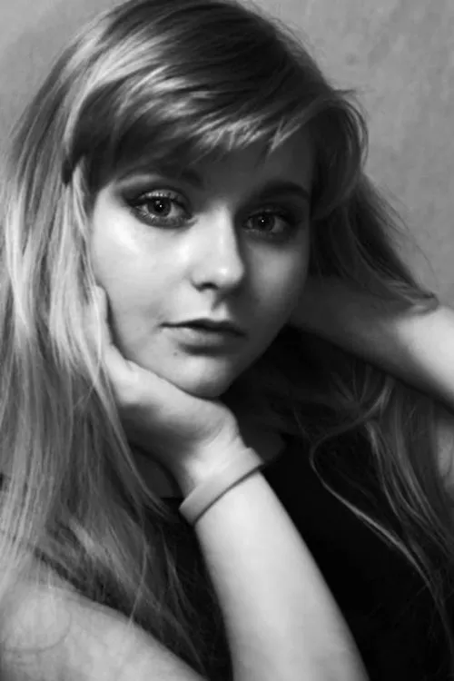 Vera Ivanko interpretando a 