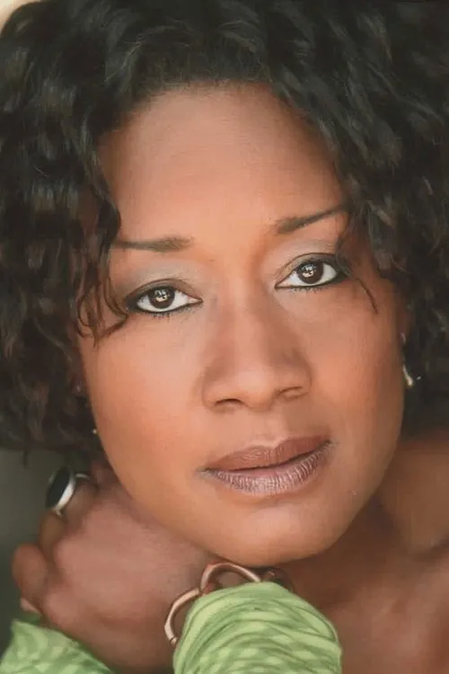 Veralyn Jones interpretando a Dr. Kim