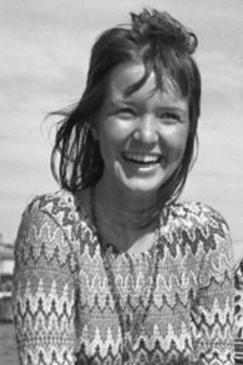 Verna Harvey interpretando a The Girl