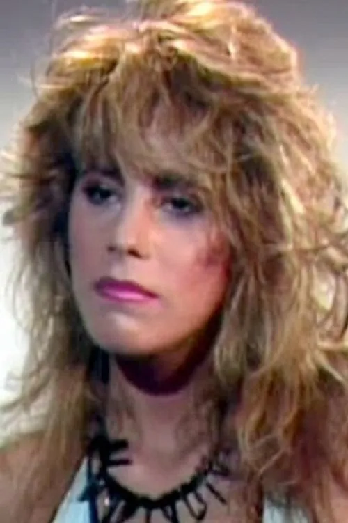 Veronica Hall interpretando a Pussy Woman