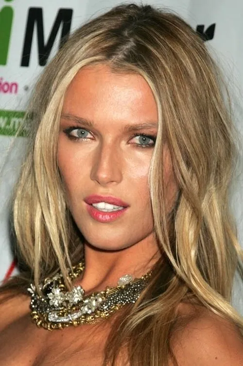 Jennie Finch ha trabajado con Veronica Varekova en 1 ocasiones