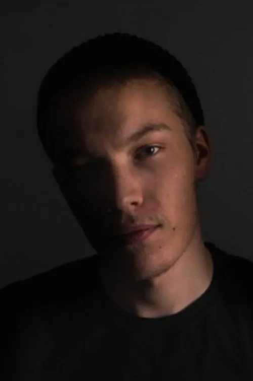 Julia Korpinen ha trabajado con Versace Henrik en 1 ocasiones