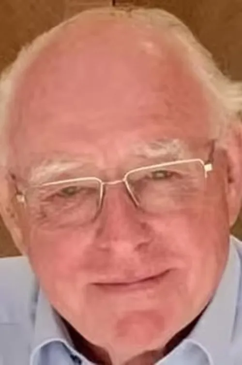 Vic Cocker interpretando a Self